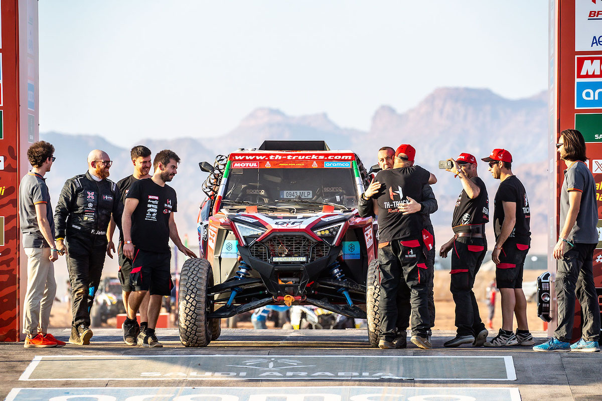 sdakar rally 2024 start podium 406