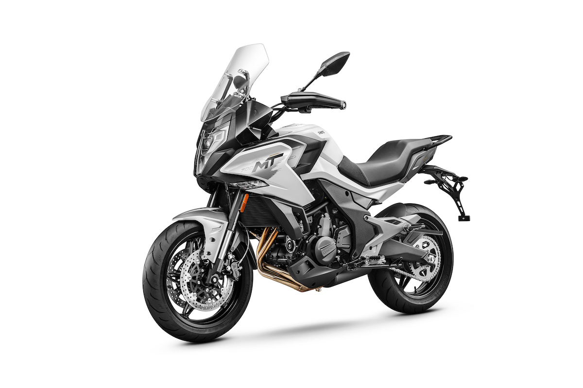 700MT Nebula White Left 45